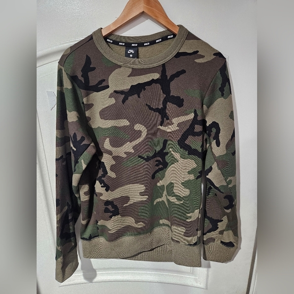 Nike SB Icon Men's Camo Olive Green Skate Crewneck. Size Small - Picture 2 of 14